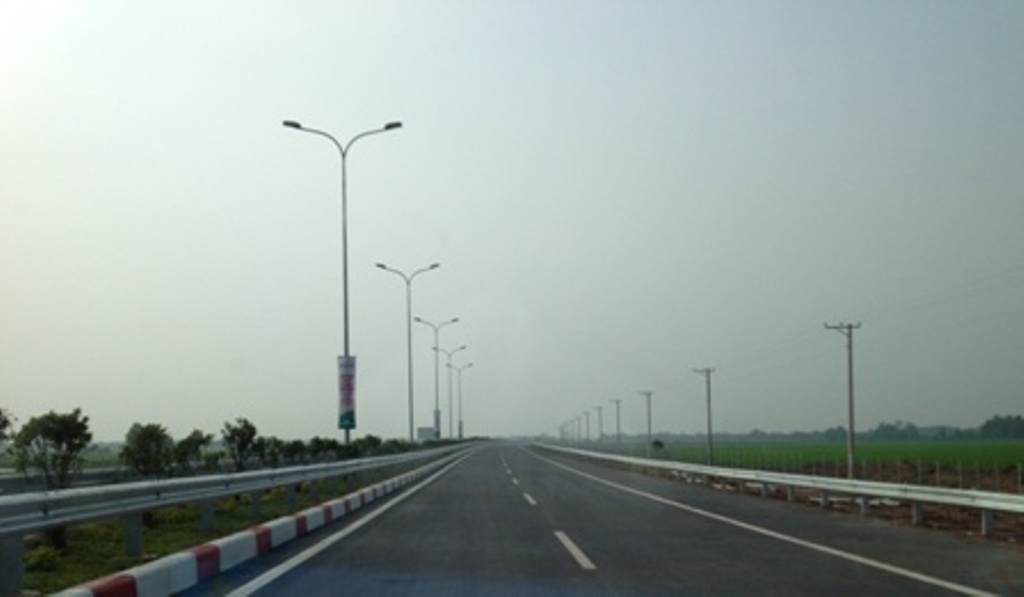 Can canh cao toc TP.HCM - Long Thanh truoc gio thong xe hinh anh