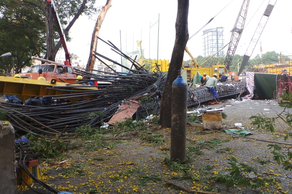 Sap can cau hang chuc tan o trung tam TP.HCM hinh anh