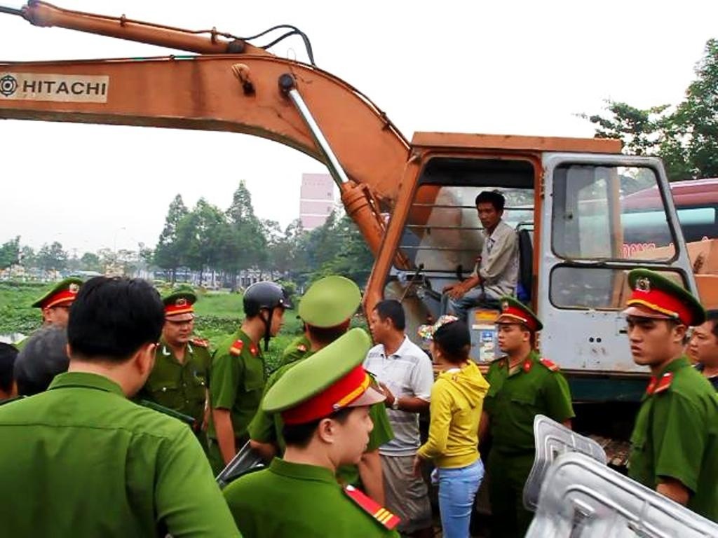 Cuu thuong, PCCC tham gia cuong che bai xe lan chiem rach hinh anh