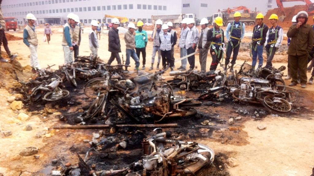 Bat 4 nguoi gay roi o nha may Samsung Thai Nguyen hinh anh