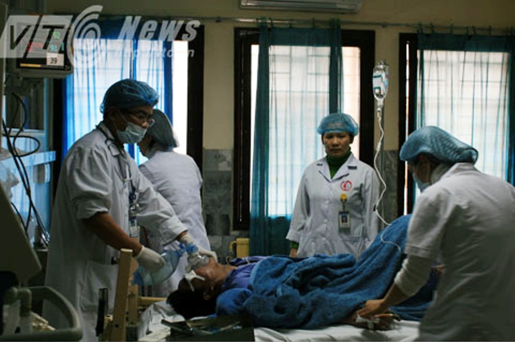 Nan nhan bi ngat khoi o mo than Dong Vuong dang nguy kich hinh anh