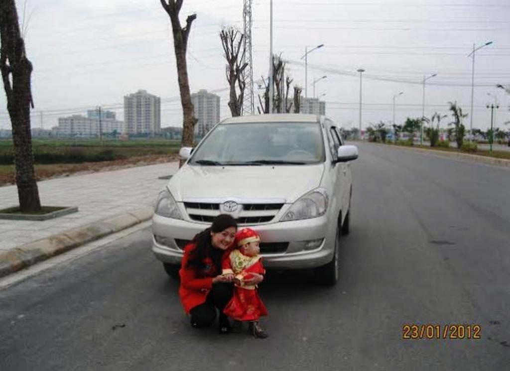 Mua do o cho Dong Xuan, mat toi xe hop hinh anh
