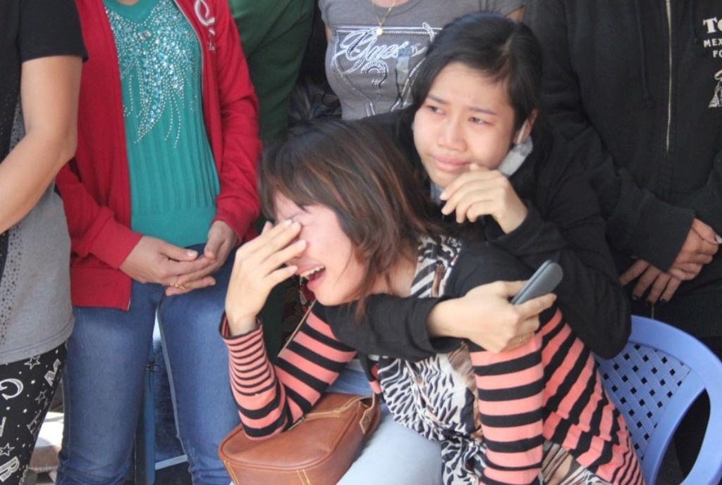 Be gai 9 tuoi chet tham tren duong ve que an Tet hinh anh