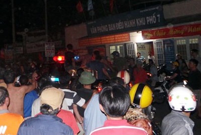 Nguoi tu thu trong nha hang tiec cuoi lua 3 thung bia hinh anh