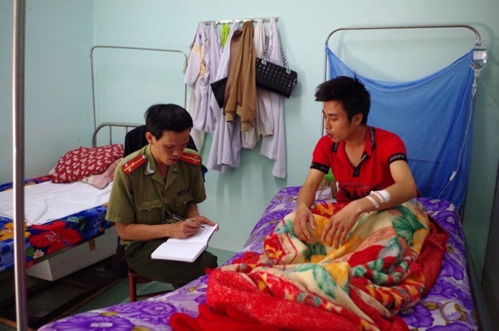 Mot dieu duong bi con do hanh hung ngay tai benh vien hinh anh