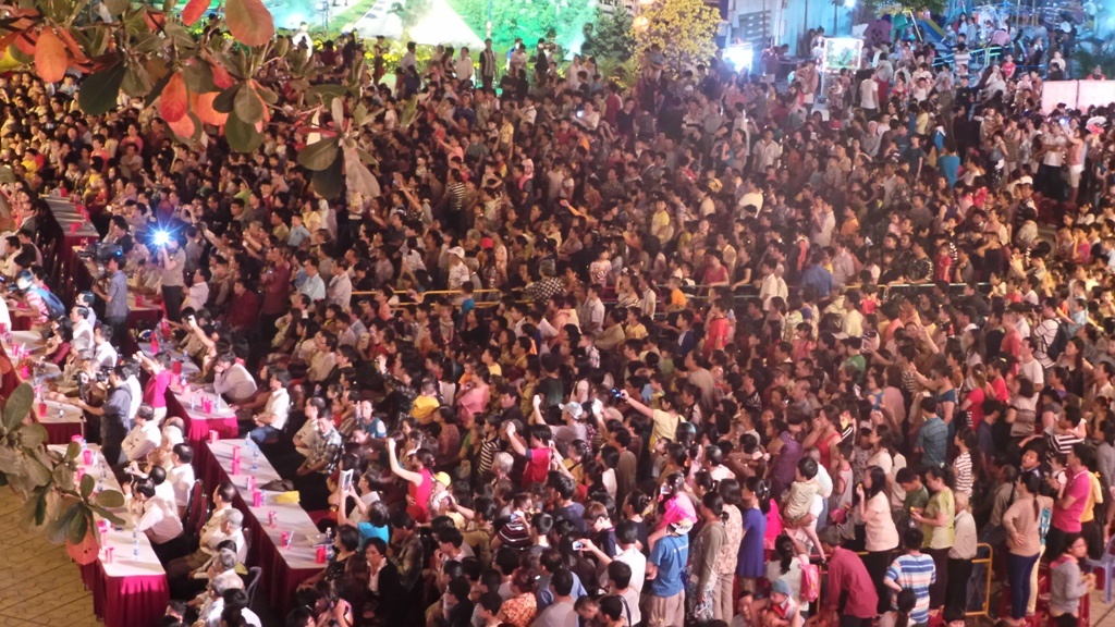 Hang van nguoi Sai Gon do ve quan 5 don Tet Nguyen tieu hinh anh