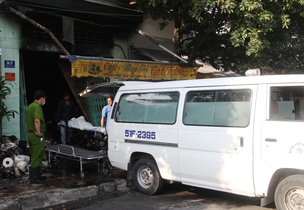 Chay xuong det o Sai Gon, 1 nguoi tu vong do ngat khoi hinh anh