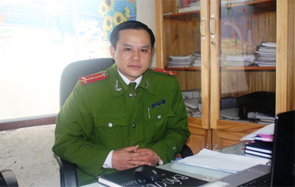 Trinh sat nguoi Dao tuoc luu dan trong tay 'soi gia' hinh anh