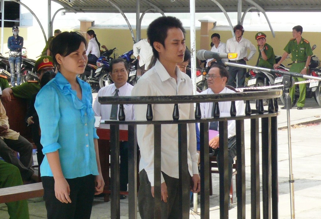 Tu hinh ke dot nha hang xom lam be gai 9 tuoi tu vong hinh anh