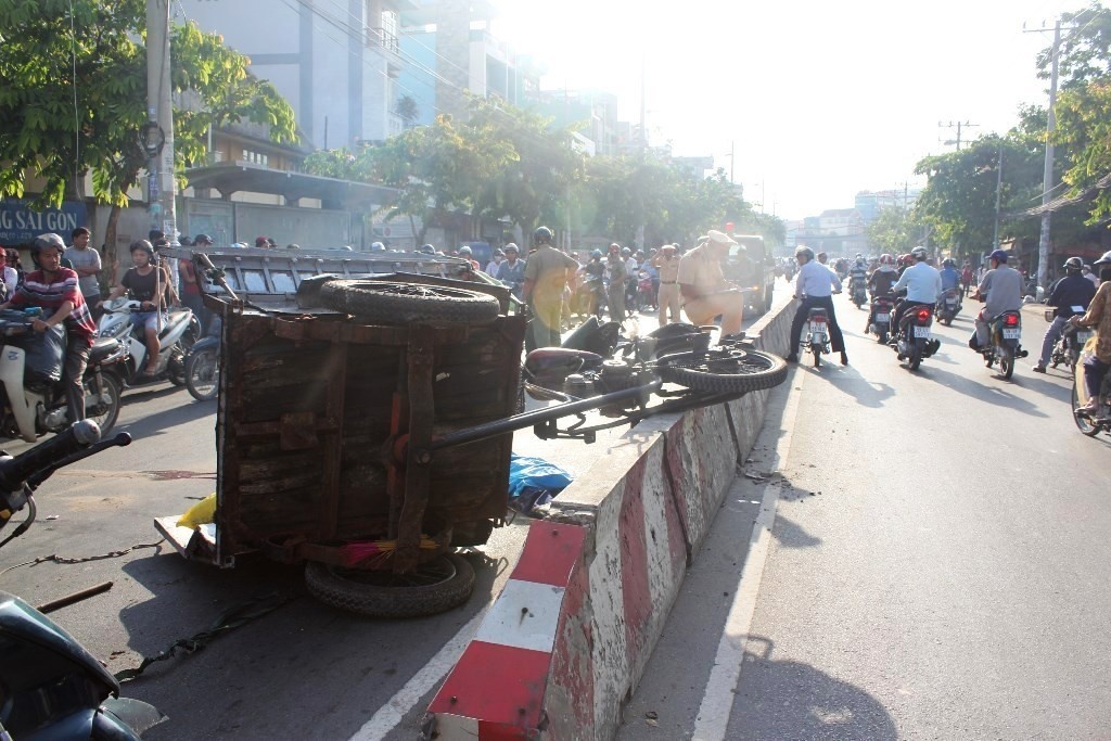 Vo dau don ben thi the nguoi lai xe 3 gac o Sai Gon hinh anh