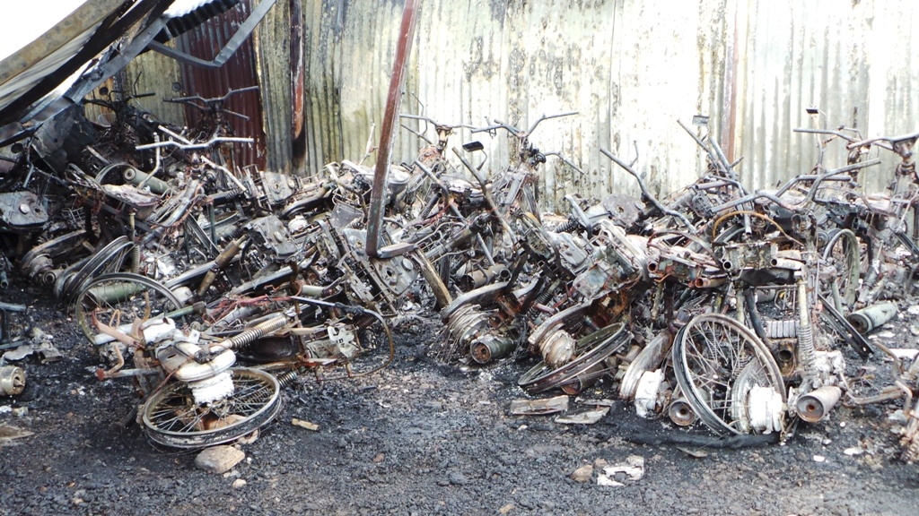 Ngon lua thieu rui hang tram chiec xe may o Sai Gon hinh anh