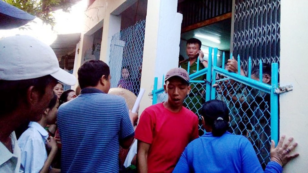 Them be gai tu vong tai co so giu tre khong phep hinh anh