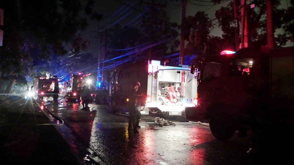 Nhận được tin báo, lực lượng chữa cháy của khu công nghiệp Lê Minh Xuân cùng huyện Bình Chánh nhanh chóng có mặt tại hiện trường triển khai công tác cứu hộ. Nhận định vụ cháy quá lớn và rất phức tạp nên lãnh đạo Sở PCCC công an TP.HCM điều động thêm các Phòng cảnh sát PCCC của nhiều quận khác đến tiếp ứng với tổng số hơn 30 xe cùng 200 chiến sĩ “chiến đấu” với “bà hỏa”.