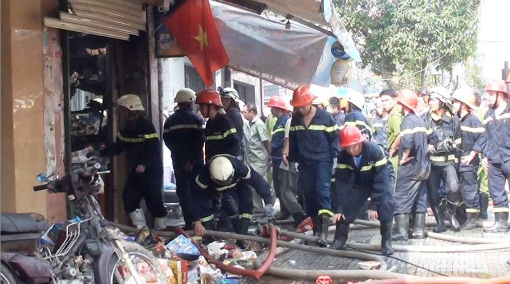 Vụ hỏa hoạn xảy ra lúc 6h20 ngày 17/4 tại cửa hàng tạp hóa Phượng Hoàng, số 539 đường Hậu Giang, phường 11, quận 6, TP.HCM.