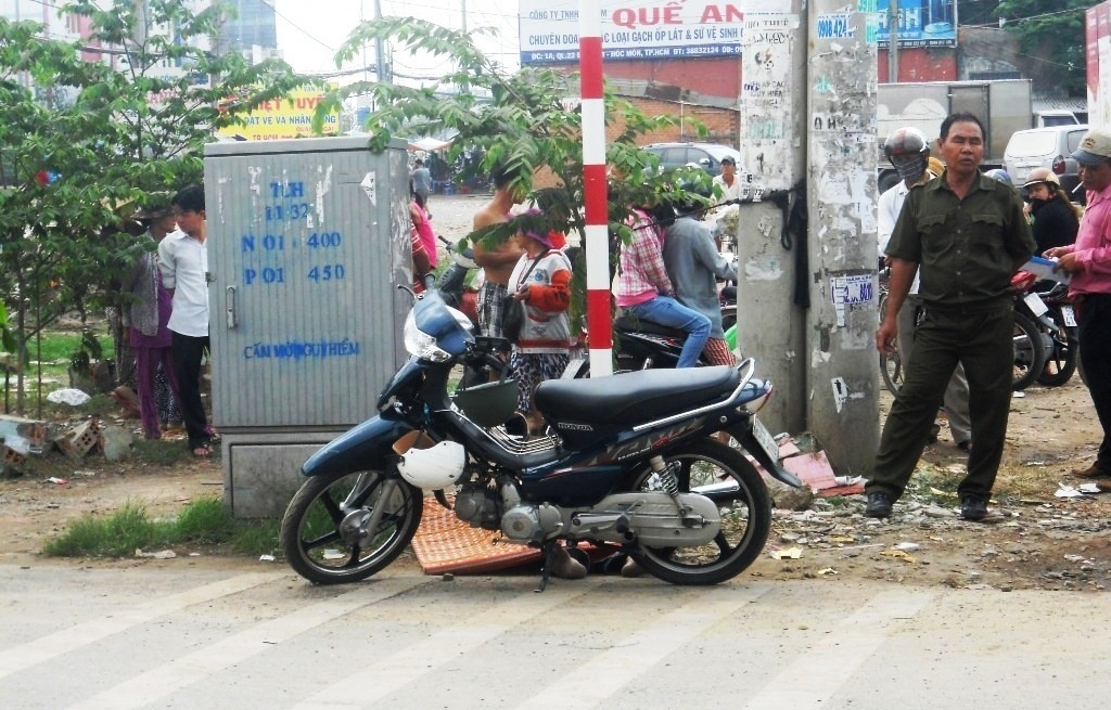 Guc chet sau khi cham lua hut thuoc truoc den do hinh anh