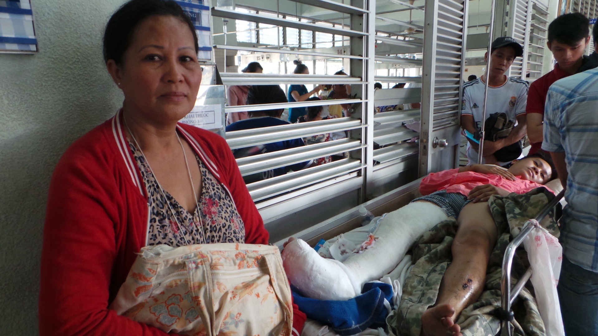 2 gio hoang loan cua thanh nien bi nha ban gai danh hinh anh