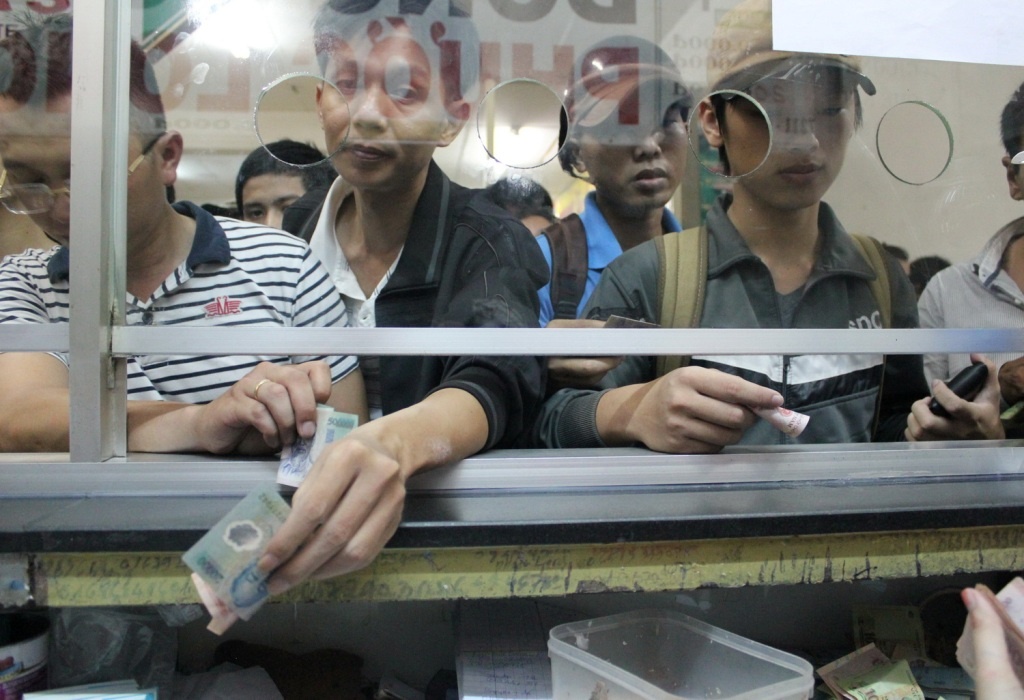 Ben xe o TP.HCM ket cung trong dip nghi le 30/4 hinh anh