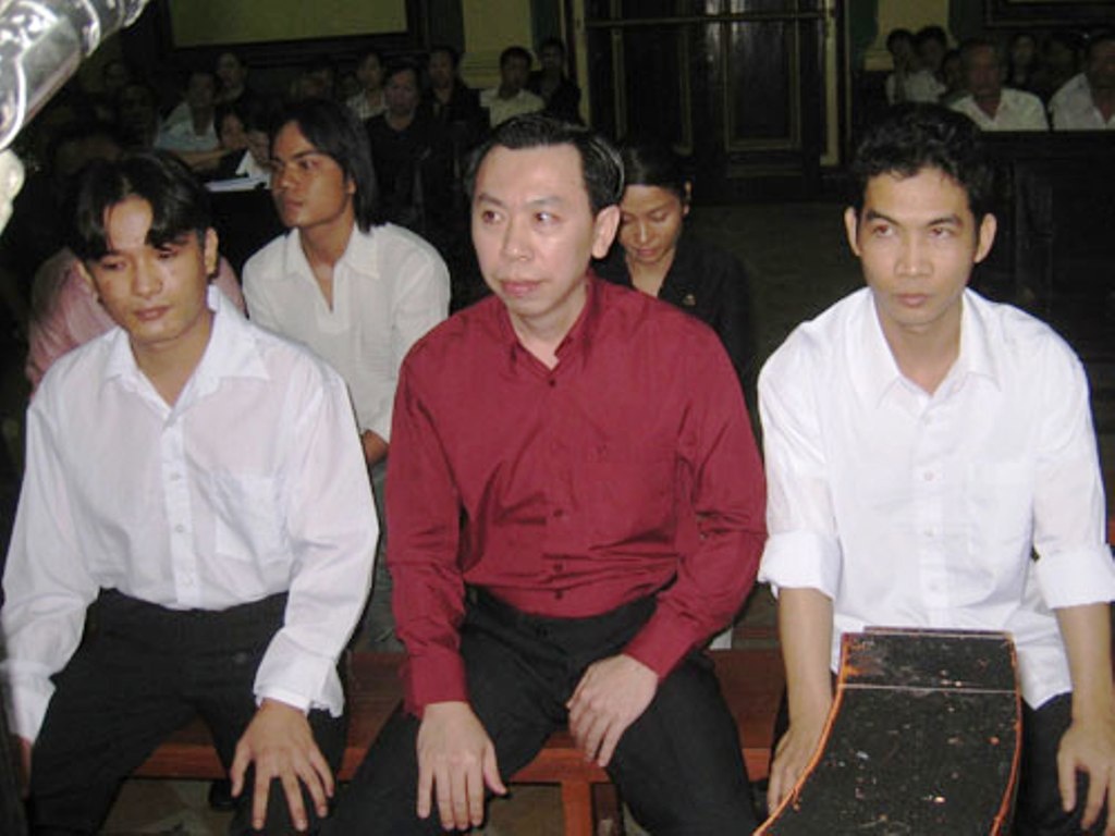 De nghi tang hinh phat voi 6 bi can cua 'tap doan' kich duc hinh anh