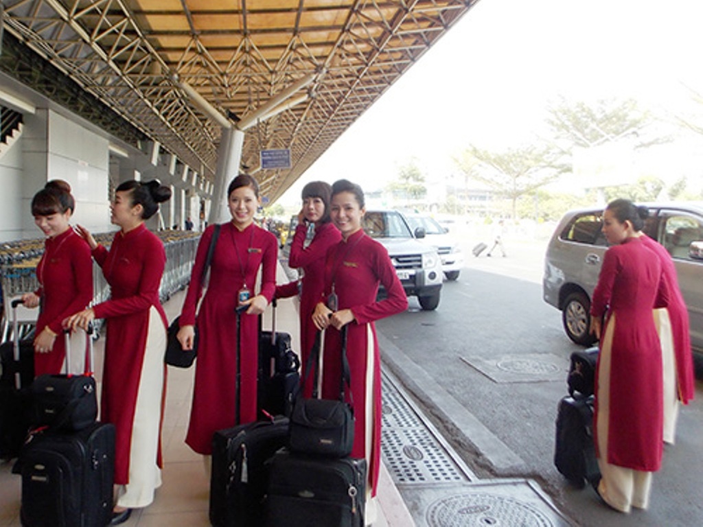 Sinh - tu tren may bay hinh anh