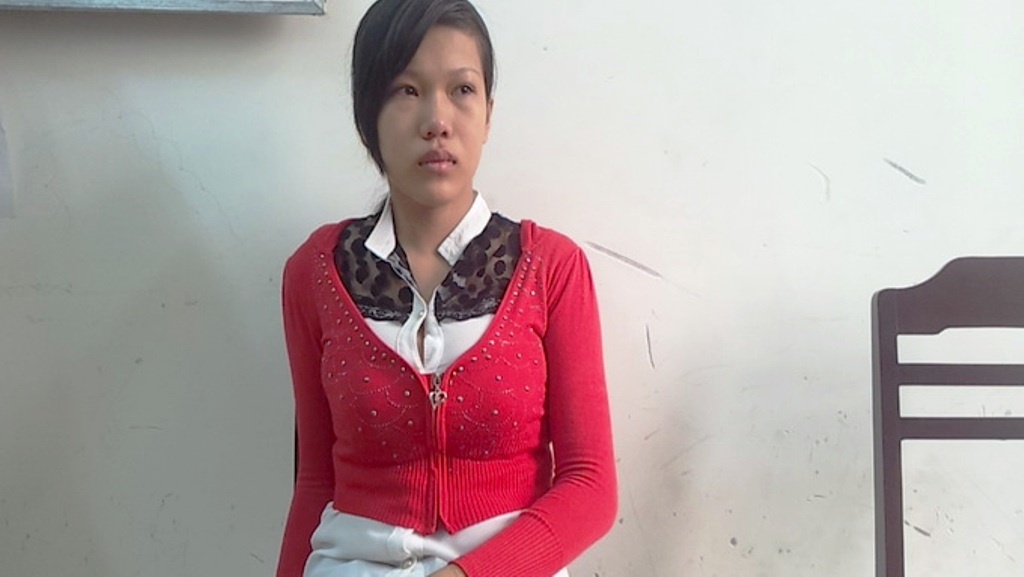 Tam giu cap 'vo chong' 17 tuoi bat coc be so sinh hinh anh