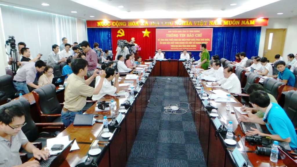 Quang cảnh buổi họp báo chiều ngày 19/5 tại UBND tỉnh Bình Dương.