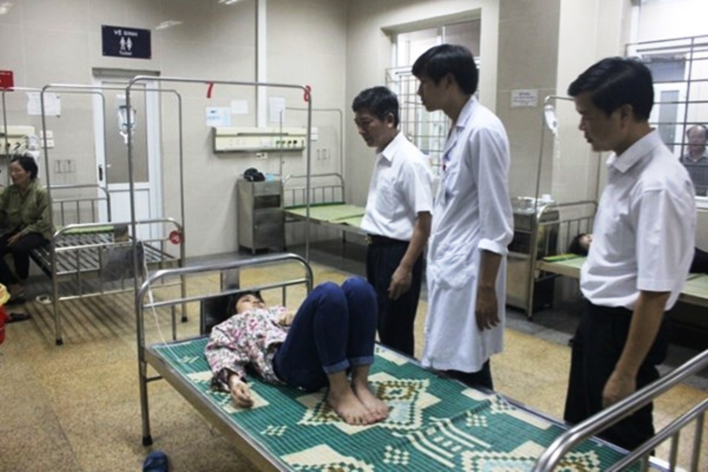 Hon 400 cong nhan co dau hieu ngo doc thuc pham hinh anh