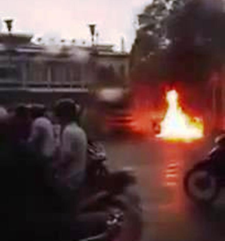 Tu thieu truoc dinh Thong Nhat de phan doi Trung Quoc hinh anh