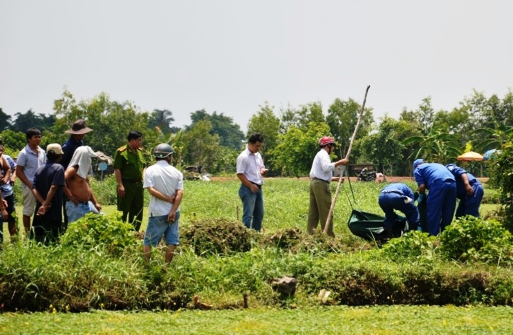 Thi the mot phu nu duoi ruong rau o Sai Gon hinh anh
