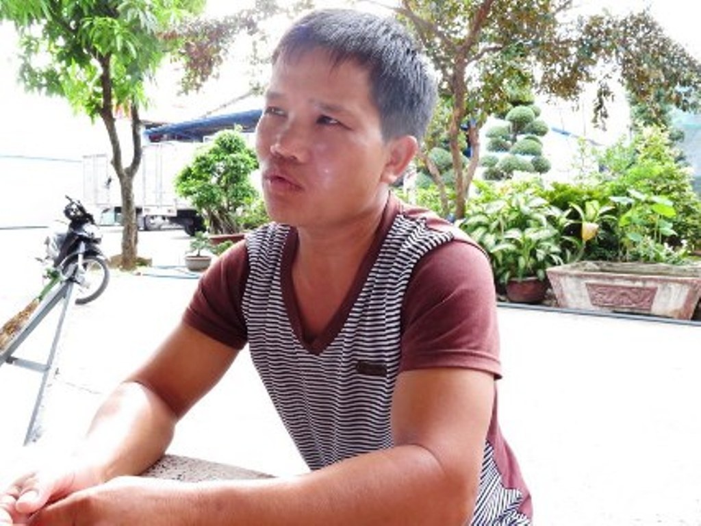 Nạn nhân Phạm Văn Trường kể lại diễn biến lúc bị 2 đối tượng tạt nước ớt để cướp túi tiền trên phố.