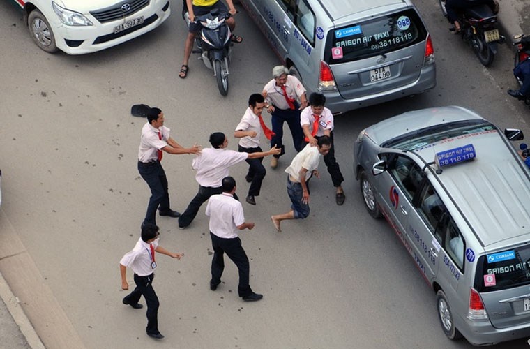 Video nhung pha 'choang' nhau phan cam vi va cham giao thong hinh anh