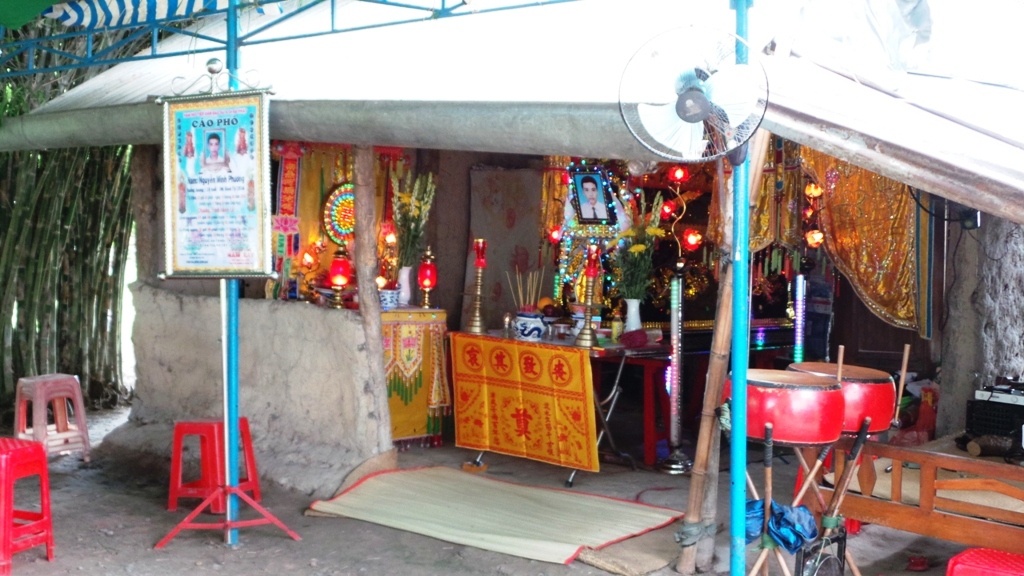 Tang lễ của anh Phương. Hiện gia đình anh Phương có hoàn cảnh rất khó khăn.