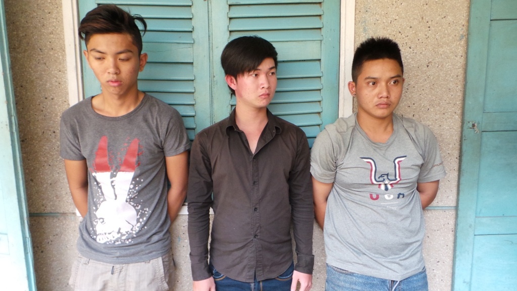 Ba nghi can An, Hậu, Hiếu tại cơ quan công an huyện Củ Chi.