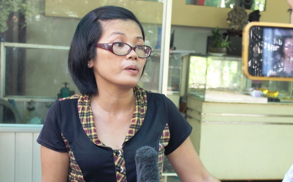 Phut doi mat 2 ke cuop mang sung cua chu tiem vang hinh anh