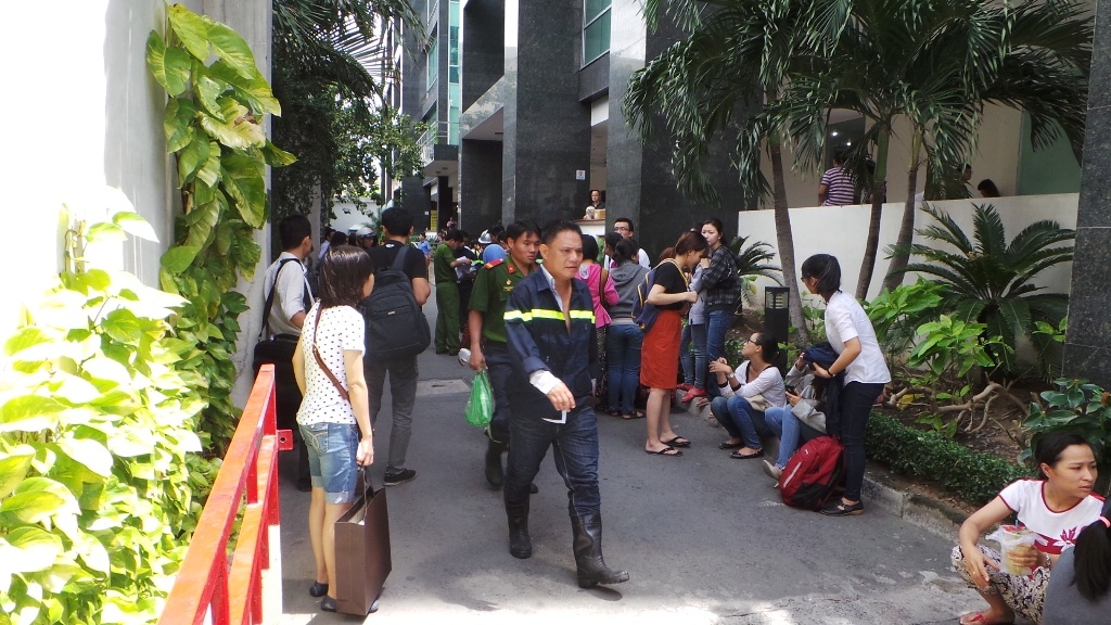 Lực lượng PCCC nhanh chóng điều nhiều xe chuyên dụng và hàng chục chiến sĩ đến hiện trường. Do vị trí hỏa hoạn diễn ra trên cao nên việc chữa cháy gặp nhiều khó khăn. Đến gần 11h, vụ hỏa hoạn mới được dập tắt hoàn toàn.