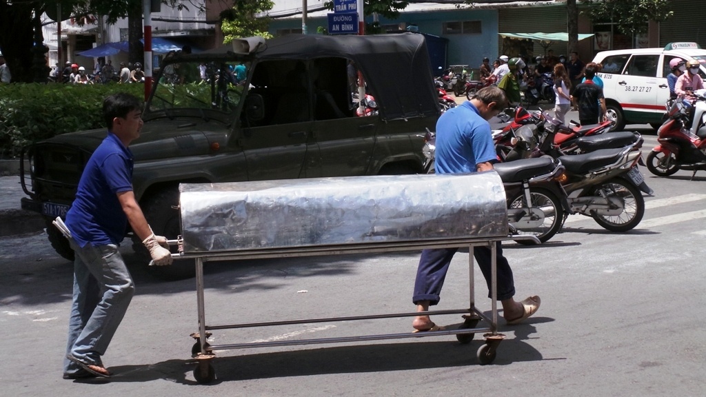 Nhận định ban đầu, ông Đ đã tự thiêu vì bế tắc trong cuộc sống do tuổi già, bị tật nguyền cũng như đang bị bệnh nặng.