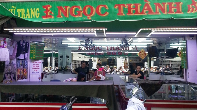 Ke cuop tiem vang giua ban ngay o Sai Gon bi bat hinh anh