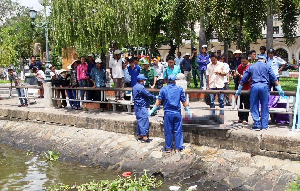 Phat hien thi the cu ba 80 tuoi o ben tau du lich hinh anh