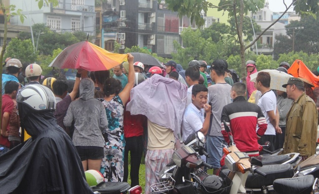 Doi mua dung xem vot xac nguoi tu tu o Sai Gon hinh anh