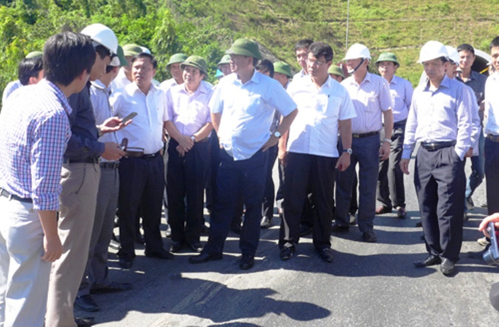 Bo truong Thang: 'Duong the nay ma thu tien cua dan a?' hinh anh