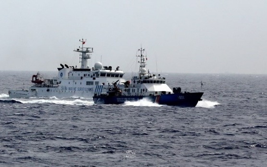 May bay Trung Quoc luon tren gian khoan hinh anh