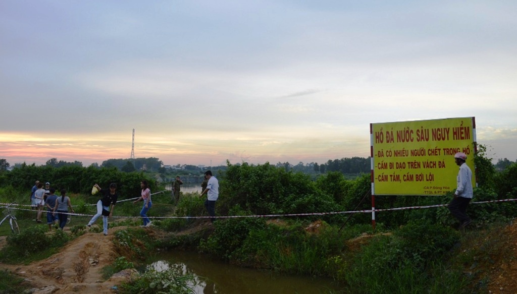 Nam sinh chet duoi trong ho 'tu than' o lang dai hoc hinh anh