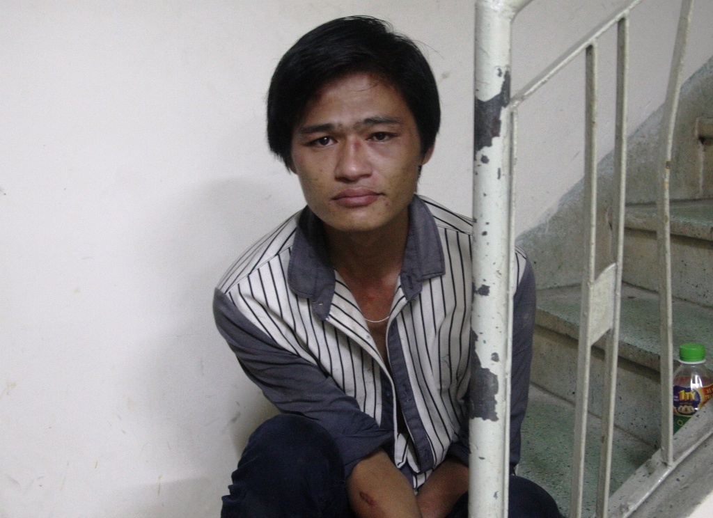 Phát tại cơ quan công an.