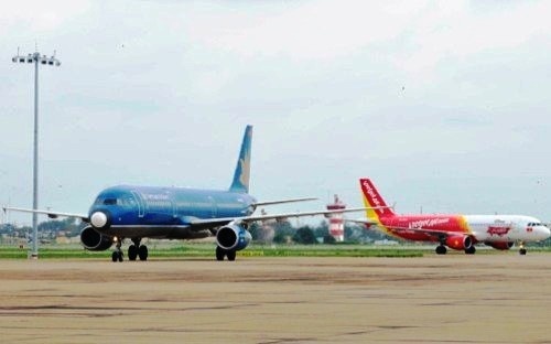 Thoi tiet that thuong, VietJet Air van ha canh duoc hinh anh