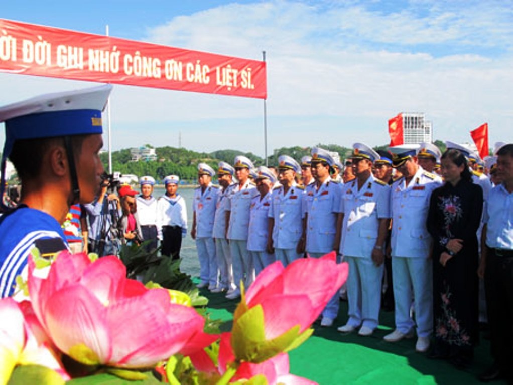 Tuong niem cac anh hung hy sinh trong chien thang tran dau hinh anh