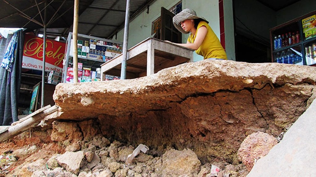 Tiệm làm đầu và trang điểm áo cưới của chị Hiền ở xã Đại Trạch, Bố Trạch, Quảng Bình hơn hai tháng nay không có khách đến