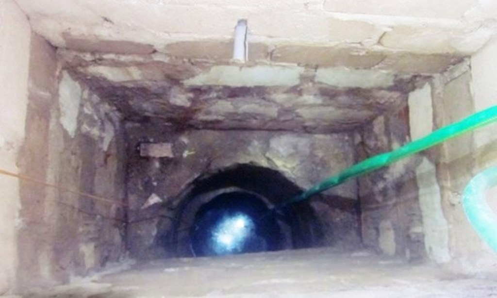 Bên trong lòng giếng nơi ông Hà và anh Tiền tử vong.