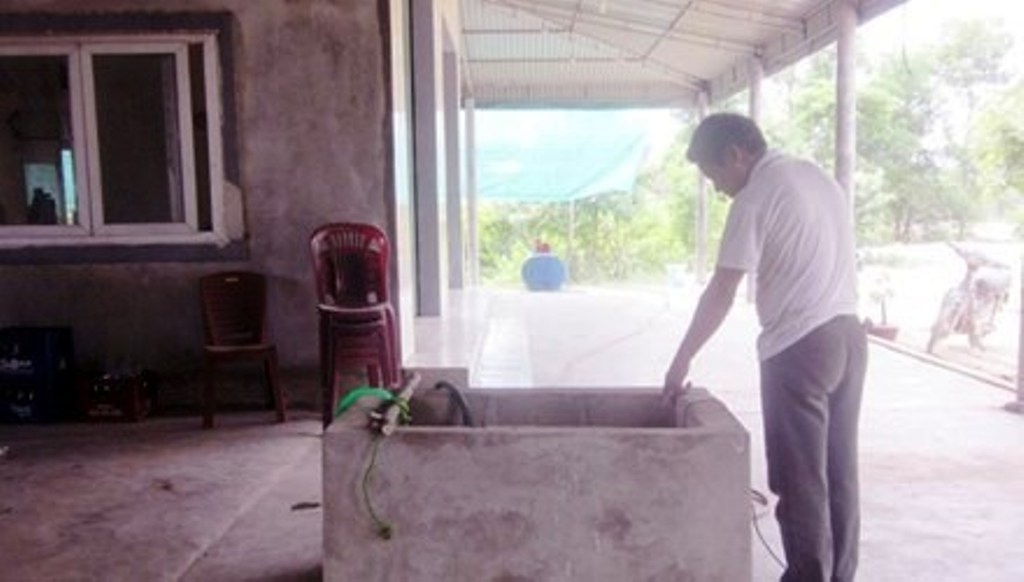 Ngat khi doc, 4 nguoi thuong vong noi gieng sau hinh anh