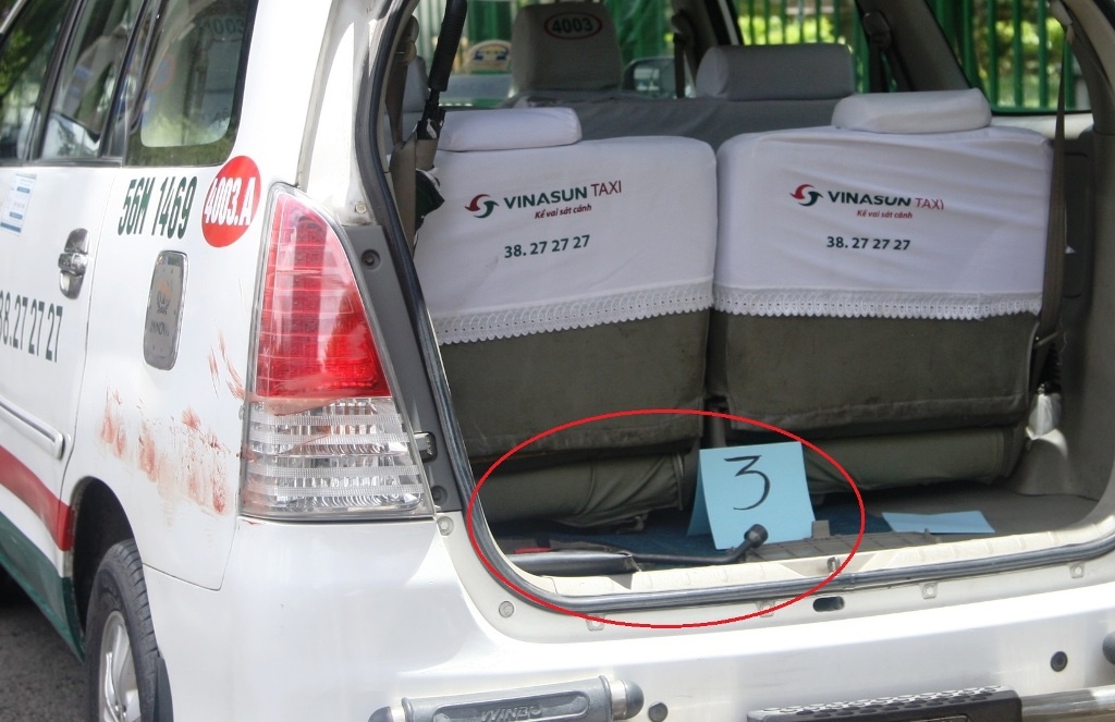 Hậu quả, ông Lợi bị đâm một nhát trí mạng ngay vai, đoạn gần xương bả vai, gần cổ.