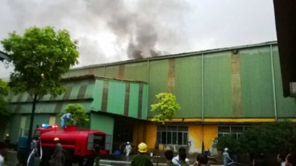 Chay lon tai cong ty nhom, thieu rui 1.000 m2 nha xuong hinh anh