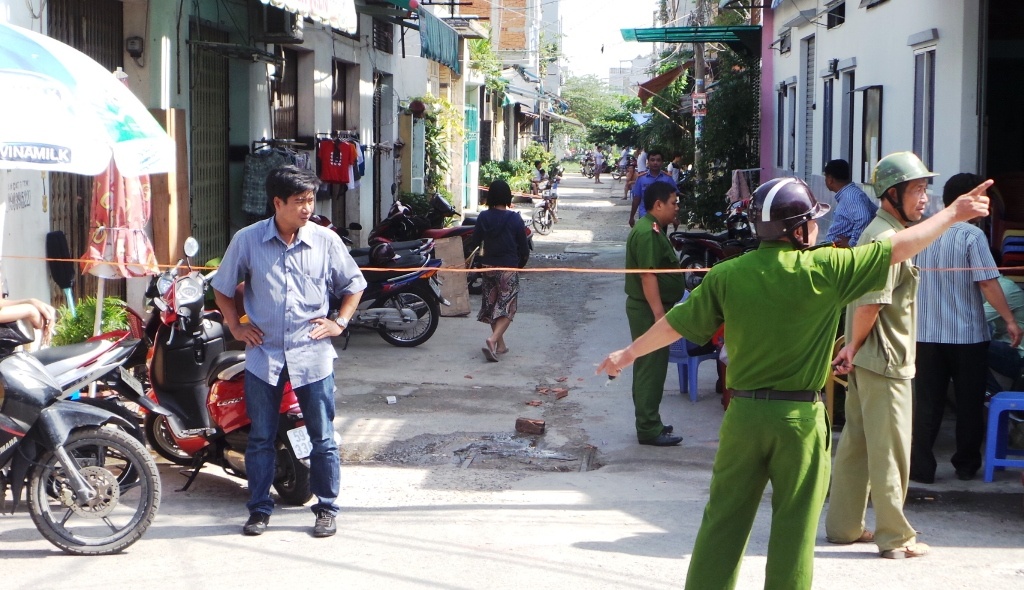 Hai nhom hon chien, ca khu pho hoang so dong chat cua hinh anh